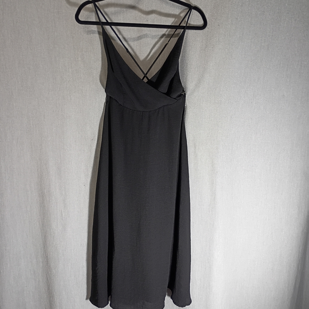 Forever 21 Black Spaghetti Strap Criss Cross Low Neckline with Tie Back Size Sm.
